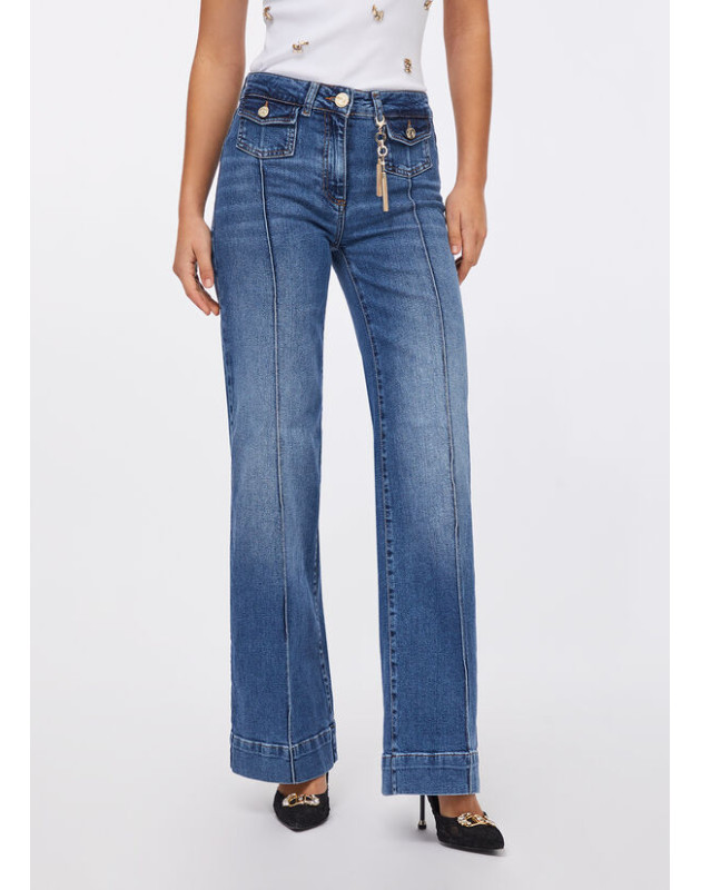 LIU JO- Jeans flare con charm gioiello LIU JO- Jeans flare con charm gioiello